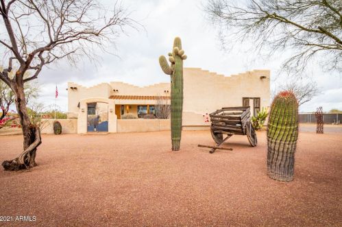 35855 3rd St, Phoenix, AZ 85086-7401