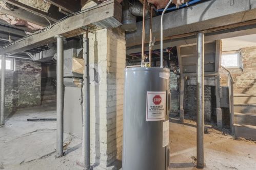 54 Crystal Ave, Springfield MA 01108-1722 exterior