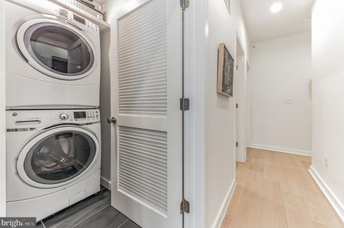 241 Krams Ave, Philadelphia PA  19128-4729 exterior