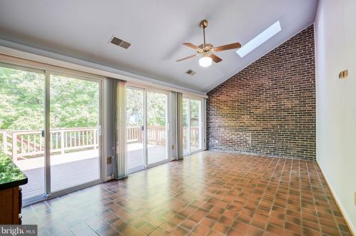 9400 Fox Hollow Dr, Rockville MD 20854-2083 exterior