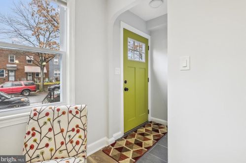 3337 Clay Pl, Washington, DC 20019-1429