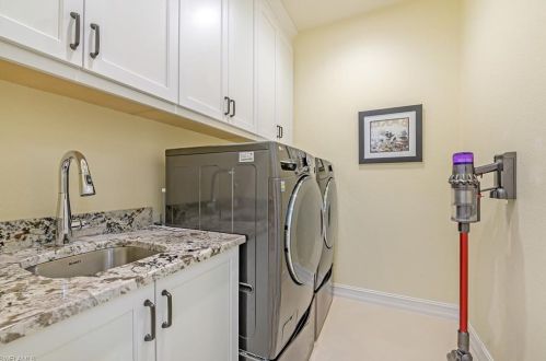 7512 Treeline Dr, Naples FL 34119-9767 exterior