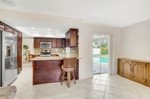 320 3 Ct, Boca Raton FL 33432-4032 exterior