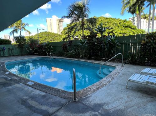 5400 Likini St, Honolulu HI  96818-1761 exterior