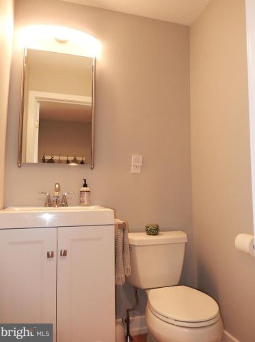 2423 Iseminger St, Philadelphia PA  19148-3517 exterior