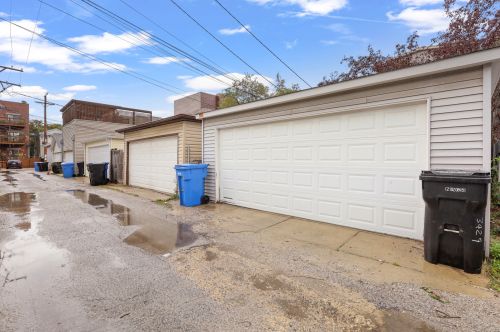 3429 Oakley Ave, Chicago IL 60608-6027 exterior