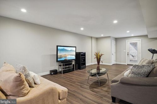 8819 Victory Ln, Rockville MD 20854-3643 exterior