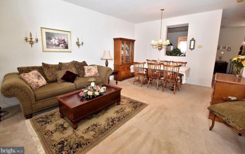 77 Sara Ln, Hanover, PA 17331-8672