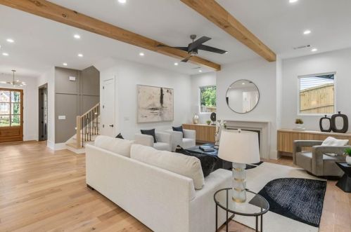 3918 Flowerland Dr, Atlanta GA  30319-1806 exterior