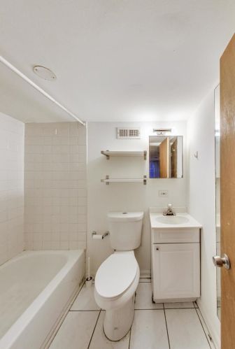 3414 Damen Ave, Chicago IL 60608-6835 exterior