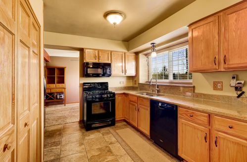 903 Stone Crk Cir, Bull Valley IL 60014-1938 exterior