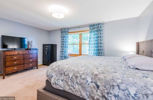 2224 Ariel St, Saint Paul MN 55109-2852 exterior