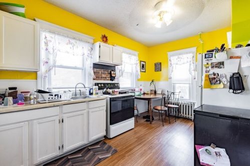 19 Parkwood St, Springfield MA 01108-2609 exterior