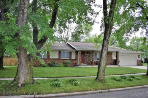 4814 Fostoria Dr, Waterloo, IA 50701-9214