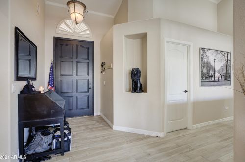 2702 Amberwood Dr, Phoenix AZ  85045-4208 exterior