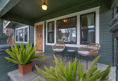 1207 Myrtle St, Turlock CA  95380-4933 exterior