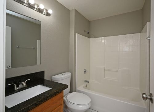 7043 28th Ave, Phoenix AZ  85051-8452 exterior