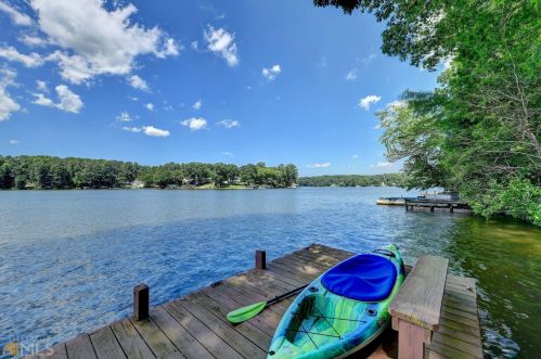 8388 Lake Dr, Lithonia GA  30039-5724 exterior