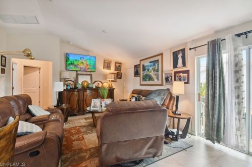 3056 Linwood Ave, Naples FL 34112-4733 exterior