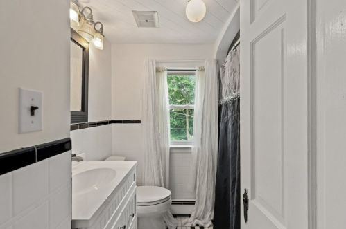 58 Farrar Ave, Worcester MA 01604-3219 exterior