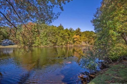 173 Cottage Rd, Enfield CT 06082-2209 exterior