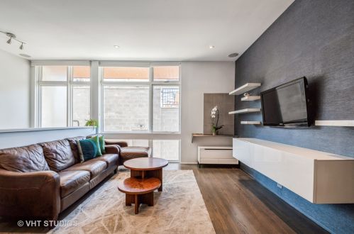 1954 Wilmot Ave, Chicago, IL 60647-4428