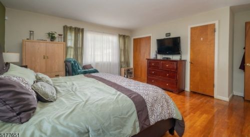 36 Longview Dr, Whippany NJ exterior