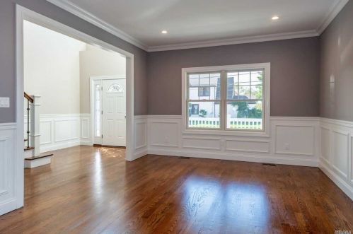 111 Woodlawn Ave, Valley Stream NY exterior