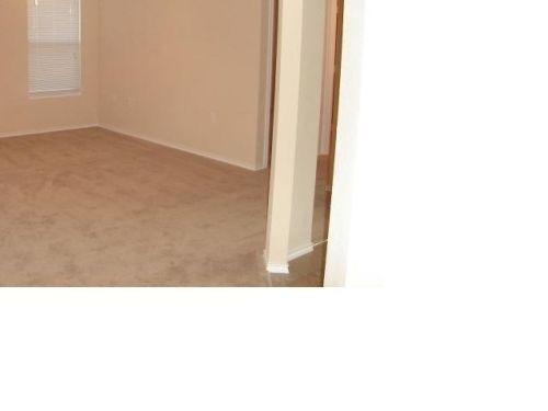 7412 Cayenne Ln, Austin TX  78741-7524 exterior