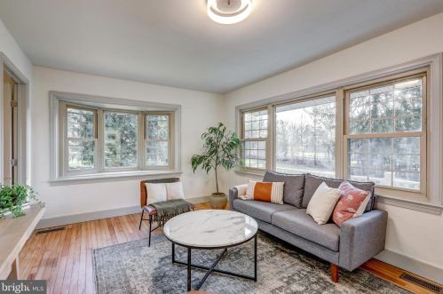 1303 Willow Street Pike, Lancaster PA  17602-4633 exterior