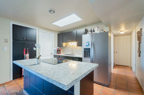 7925 Beverly St, Tucson AZ 85710-5803 exterior