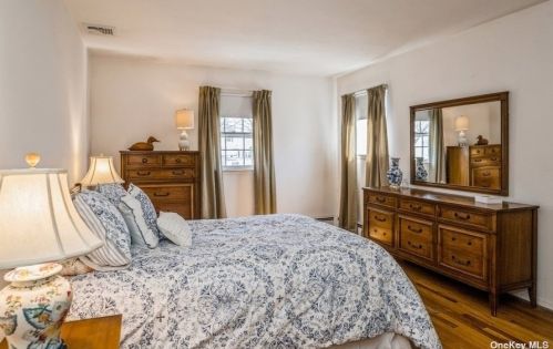 8 Foxdale Ct, Huntington Station NY 11746-1108 exterior