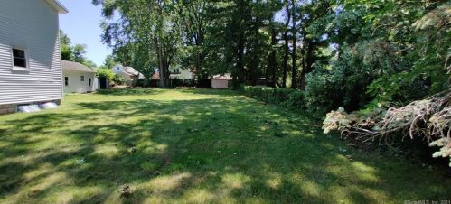 82 Colton St, Windsor CT  06095-3429 exterior