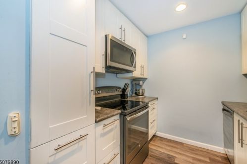 103 Woodcrest Dr, Morristown NJ 07960-4540 exterior