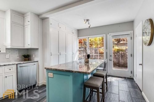 165 Avery Dr, Atlanta GA  30309-2700 exterior