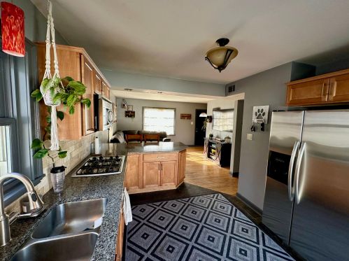 9312 Metcalf Pl, Milwaukee WI  53222-2649 exterior