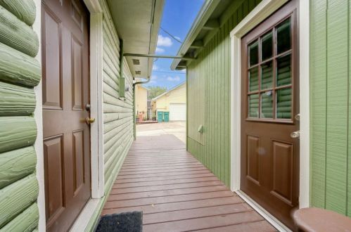 1410 Pne Lk Cir, Montgomery TX 77316-2774 exterior