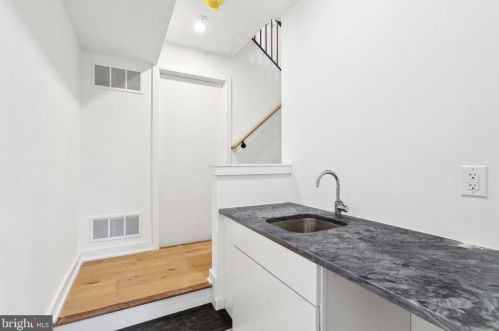 761 Cleveland St, Philadelphia PA 19146-2909 exterior