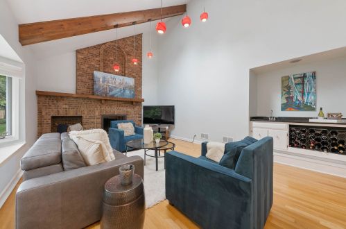 412 Flock Ave, Naperville IL 60565-6150 exterior