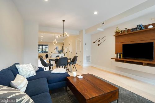 1733 Independence Ave, Washington DC  20003-1637 exterior