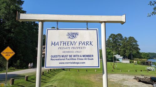 8388 Lake Dr, Lithonia GA  30039-5724 exterior