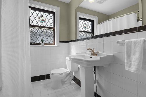 7457 Teasdale Ave, Saint Louis MO 63130-4056 exterior