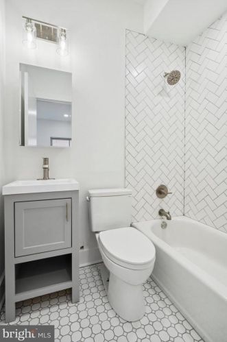 1121 26 St, Philadelphia PA 19146-3849 exterior