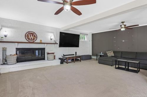 8 Forbell Dr, Norwalk CT 06850-1424 exterior