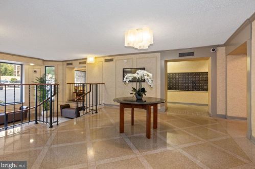 5904 Mount Eagle Dr, Alexandria VA  22303-2534 exterior