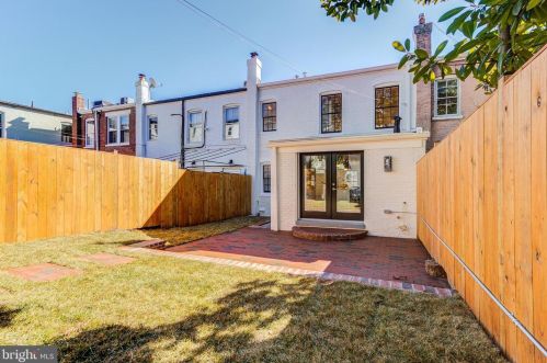 3025 Dent Pl, Washington DC 20007-2916 exterior