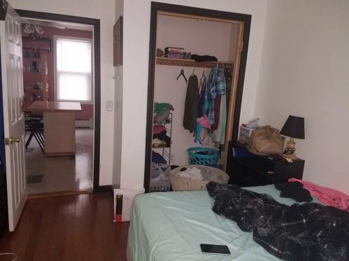 328 Douglas Ave, Providence RI 02908-2518 exterior