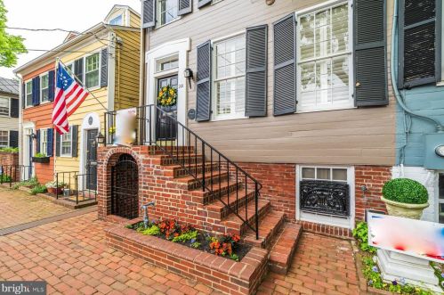 221 Pitt St, Alexandria, VA 22314-3741