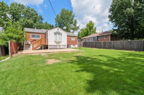 9562 Ldg Pole Ln, Saint Louis MO 63126-2160 exterior