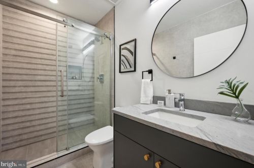 2037 Locust St, Philadelphia PA  19103-5613 exterior